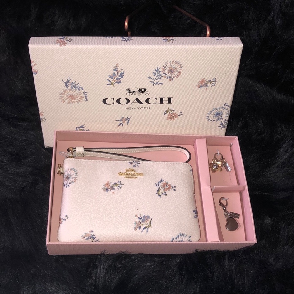COACH ZIp Wristlet Dandelion Floral Print